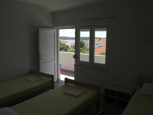 Bed & Breakfast Novalja Inn : photo 8 de la chambre chambre triple confort