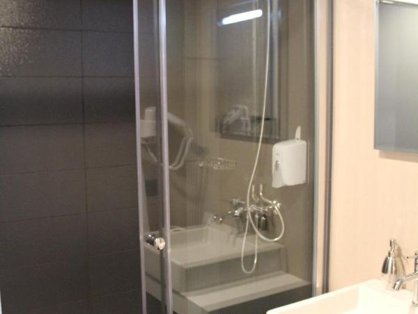 Tempo Hotel Caglayan : photo 7 de la chambre chambre double standard avec lit d'appoint