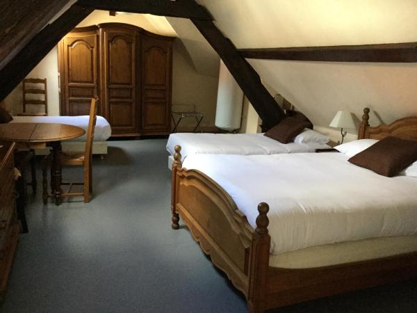 Hôtel République : photo 1 de la chambre chambre familiale