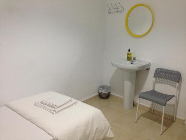 Pensión Cádiz : photo 3 de la chambre chambre simple standard avec salle de bains commune
