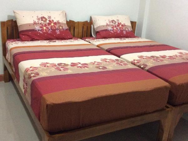 Sorn Waree Home place : photo 3 de la chambre chambre lits jumeaux
