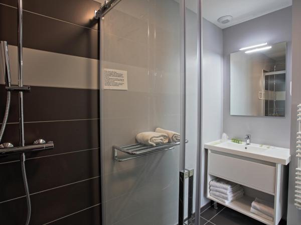 Hotel Restaurant du Centre et du Lauragais : photo 3 de la chambre chambre quadruple supérieure 