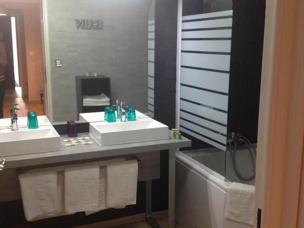 Logis Hotel-Restaurant Spa Le Lac : photo 2 de la chambre suite familiale