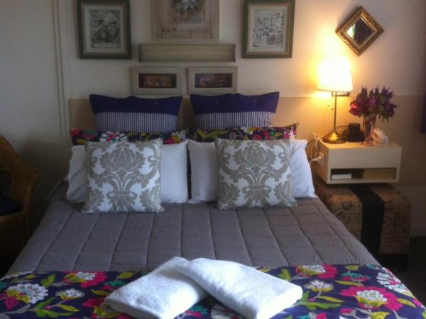 Airport Riverview Motel : photo 2 de la chambre chambre lit queen-size