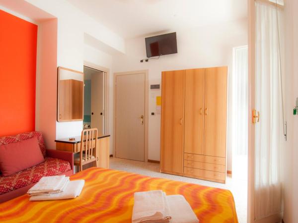 Hotel Greta B&B : photo 1 de la chambre chambre double ou lits jumeaux avec lit d'appoint