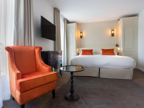 Hôtel La Comtesse : photo 2 de la chambre chambre double duchesse – vue latérale sur tour eiffel