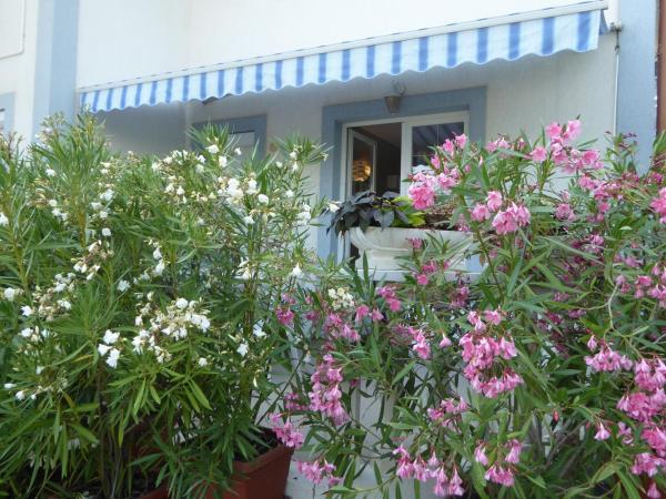 Hollik Apartmanház : photo 5 de la chambre studio avec terrasse