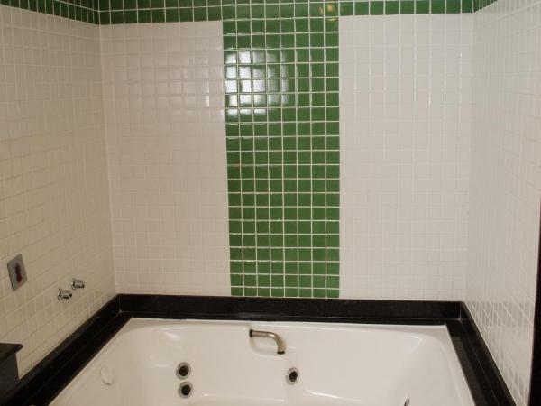 Hotel Hostal (Adults Only) : photo 6 de la chambre chambre triple avec baignoire