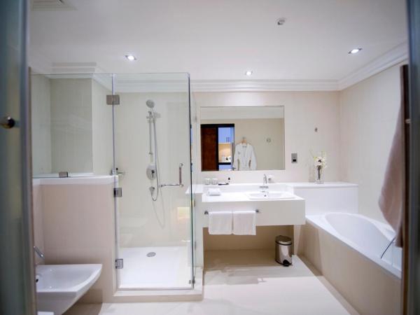 Millennium Airport Hotel Dubai : photo 4 de la chambre family suite, complimentary shuttle to dxb airport terminal 1 & 3