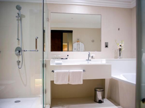 Millennium Airport Hotel Dubai : photo 8 de la chambre superior twin room, complimentary shuttle to dxb airport terminal 1 & 3