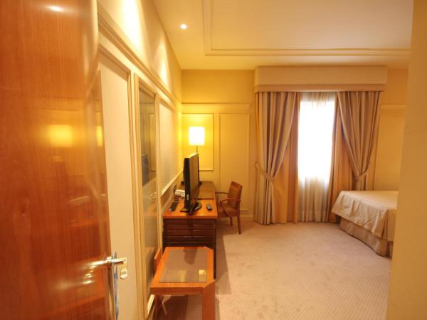 Hotel Olid : photo 3 de la chambre chambre double avec lit d'appoint
