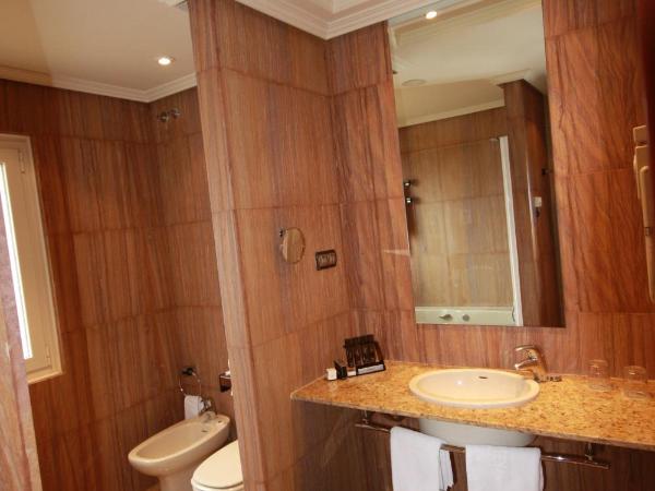 Hotel Olid : photo 4 de la chambre chambre double avec lit d'appoint