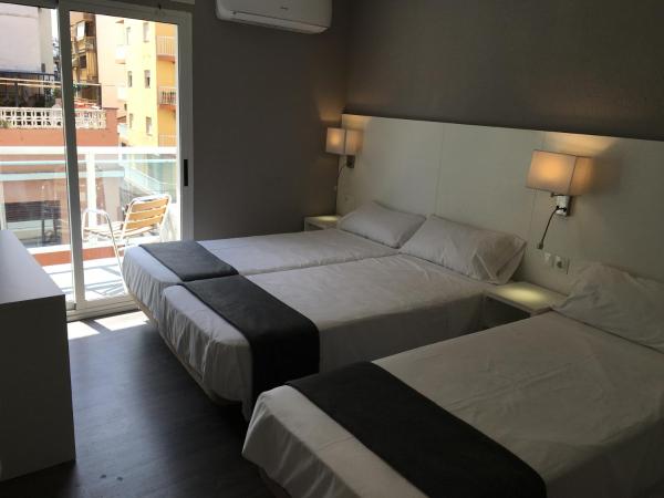 Hostal Boutique BBB Auto check in : photo 5 de la chambre chambre double avec balcon (3 adultes)