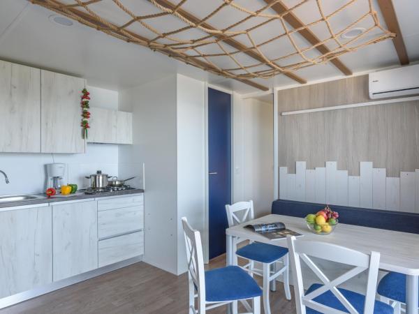 Maistra Camping Veštar Mobile homes : photo 3 de la chambre mobile home familial supérieur 3 chambres