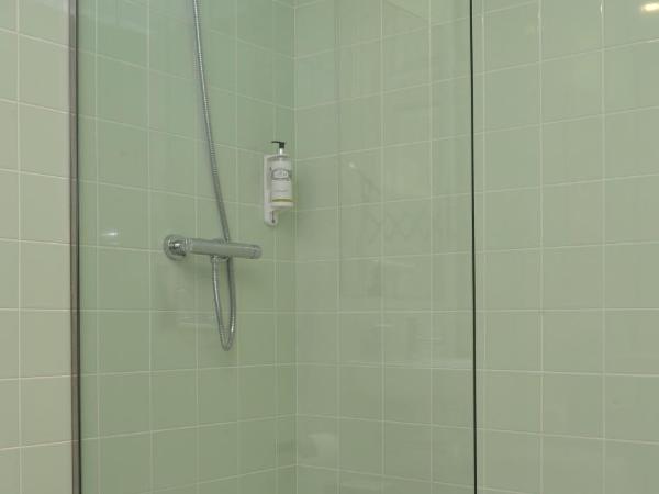 Dukes Corner Guest House : photo 6 de la chambre suite familiale avec balcon