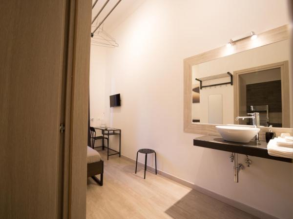 Romano Rooms : photo 3 de la chambre chambre double avec salle de bains privative