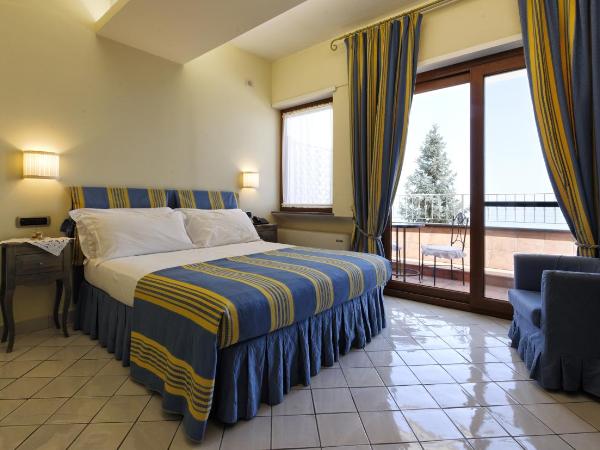 Hotel Villa Poseidon & Events : photo 2 de la chambre chambre double avec balcon - vue sur mer