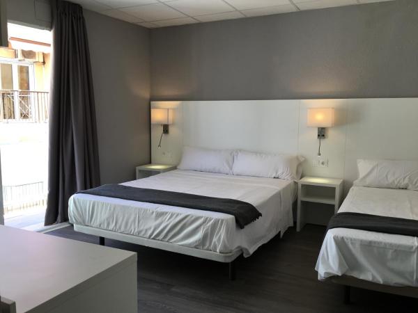 Hostal Boutique BBB Auto check in : photo 2 de la chambre chambre double avec balcon (3 adultes)