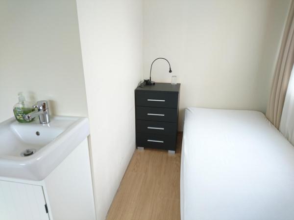 Alba Guesthouse : photo 3 de la chambre chambre quadruple avec salle de bains commune