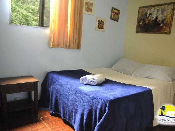 Le House Hostel : photo 4 de la chambre chambre lits jumeaux avec salle de bains privative