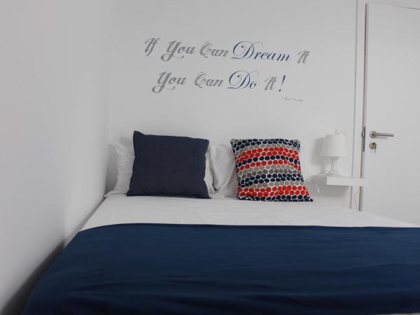 UAU Hostel : photo 4 de la chambre chambre double avec salle de bains commune