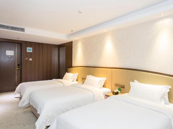 Kaiserdom Hotel - Visit Canton Tower & Beijing Road , Shuttle Bus to CantonFair Complex & Breakfast during Canton Fair period : photo 3 de la chambre chambre triple affaires
