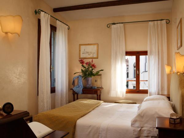 Pensione Accademia - Villa Maravege : photo 3 de la chambre chambre double ou lits jumeaux classique
