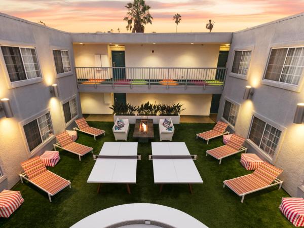 The Kinney - Venice Beach : photo 6 de la chambre suite lit king-size avec vue sur la cour