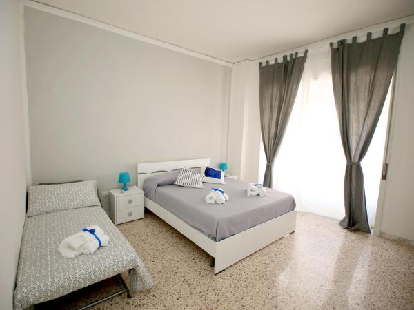 B&B Salernoway : photo 3 de la chambre chambre triple avec baignoire