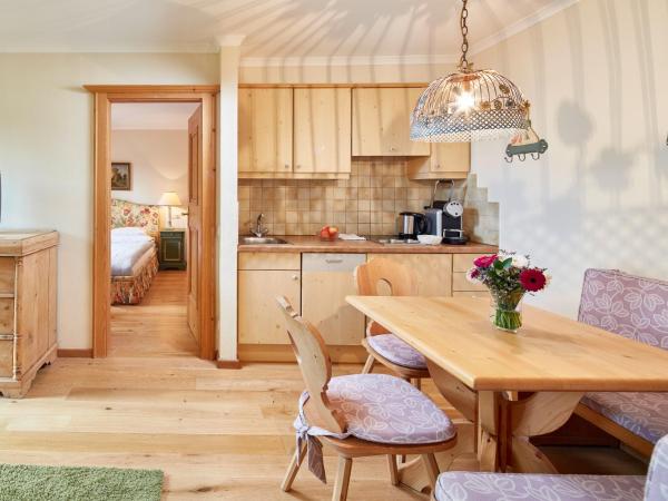 Landsitz Römerhof - Hotel Apartments : photo 3 de la chambre appartement 1 chambre classique avec balcon