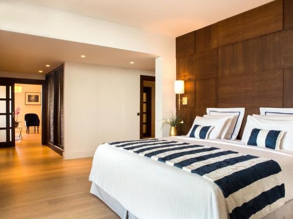 Aquila Atlantis Hotel : photo 1 de la chambre grand suite vue port