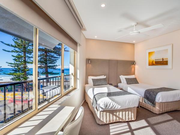 Manly Paradise Motel & Apartments : photo 3 de la chambre hébergement motel lit jumeaux - vue sur océan