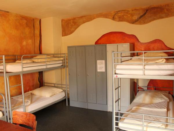 Hostel Alex 30 : photo 1 de la chambre lit simple dans dortoir pour femmes de 6 lits (femmes uniquement)