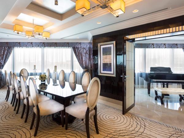 Mövenpick Grand Al Bustan : photo 4 de la chambre suite présidentielle lit king-size