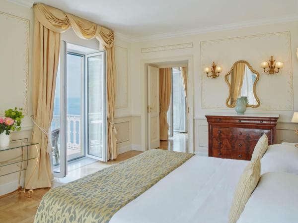 Grand Hotel Excelsior Vittoria : photo 1 de la chambre suite junior - vue latérale sur mer