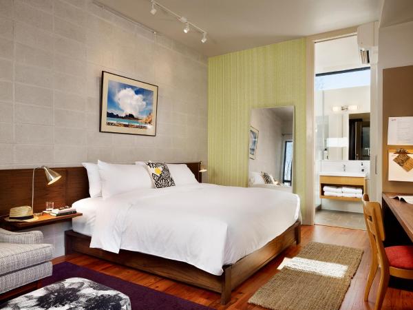 Heywood Hotel : photo 2 de la chambre chambre lit king-size avec baignoire spa