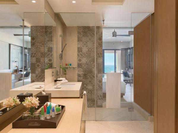 Turquoize at Hyatt Ziva Cancun - Adults Only - All Inclusive : photo 3 de la chambre hébergement principal lit king-size turquoize côté océan