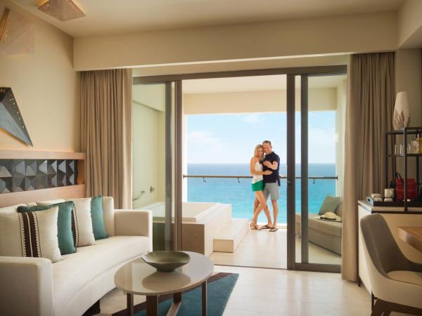 Turquoize at Hyatt Ziva Cancun - Adults Only - All Inclusive : photo 2 de la chambre hébergement principal lit king-size turquoize sky - côté océan