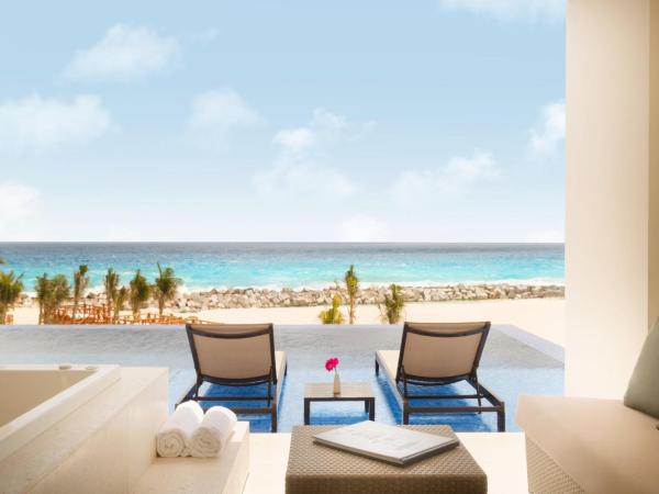 Turquoize at Hyatt Ziva Cancun - Adults Only - All Inclusive : photo 3 de la chambre hébergement lit king-size principal turquoize sky avec accès direct à la piscine - côté océan