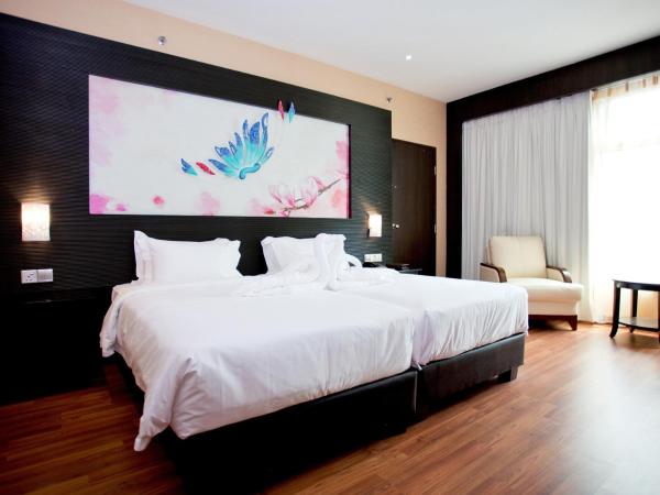 Vouk Hotel Suites, Penang : photo 3 de la chambre chambre lits jumeaux - vue sur mer