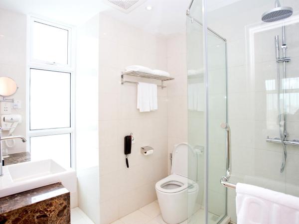 Vouk Hotel Suites, Penang : photo 4 de la chambre chambre lits jumeaux - vue sur mer