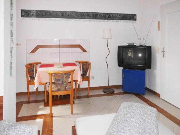 Pension Pieschen Dresden : photo 6 de la chambre chambre lits jumeaux avec salle de bains