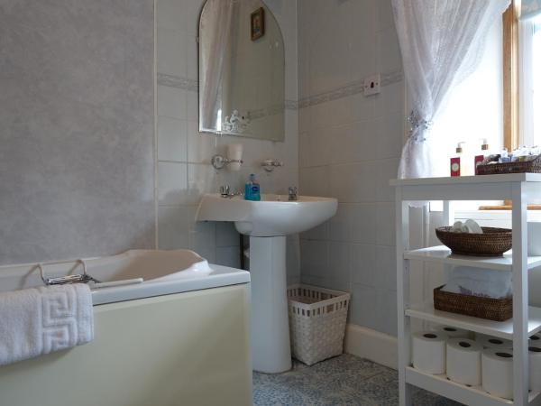 Ashgrove House : photo 3 de la chambre chambre simple avec salle de bains commune