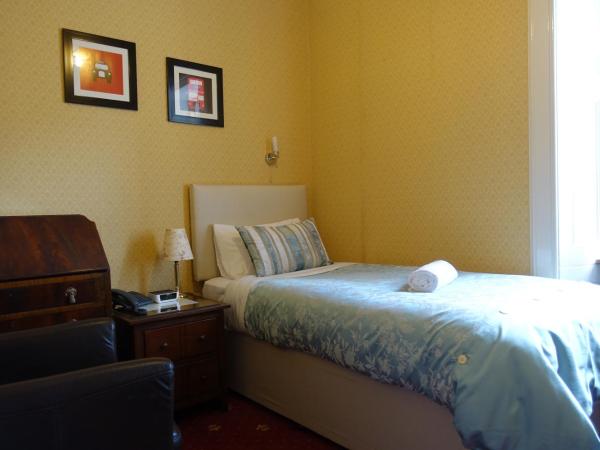 Ashgrove House : photo 2 de la chambre chambre simple avec salle de bains commune