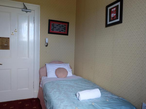 Ashgrove House : photo 1 de la chambre chambre simple avec salle de bains commune