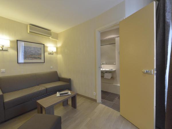 Hôtel Renoir Montparnasse : photo 8 de la chambre chambre double avec lit d'appoint (3 adultes)