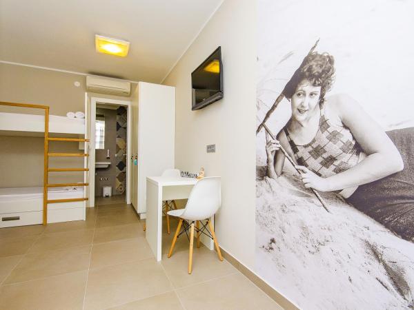 Hostel Dvor : photo 6 de la chambre lit dans dortoir de 4 lits avec salle de bains privative