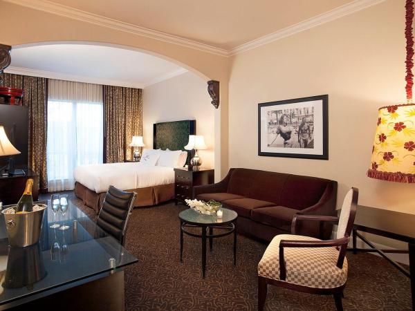 Hotel ZaZa Dallas : photo 3 de la chambre hébergement de luxe lit king-size avec salon