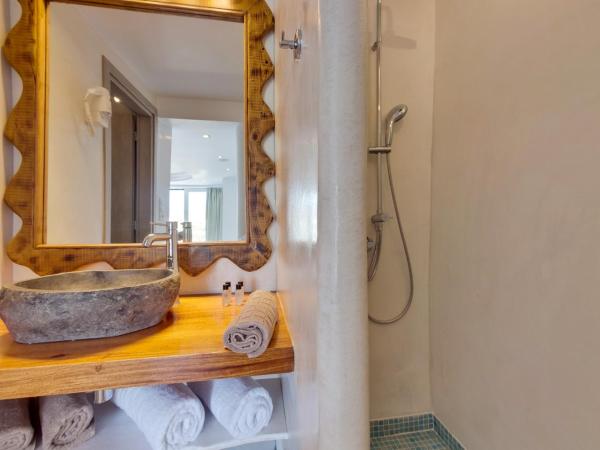 Ibiscus Boutique : photo 9 de la chambre suite junior avec jacuzzi intérieur