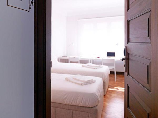 Uporto House Villa : photo 2 de la chambre chambre lits jumeaux avec salle de bains commune